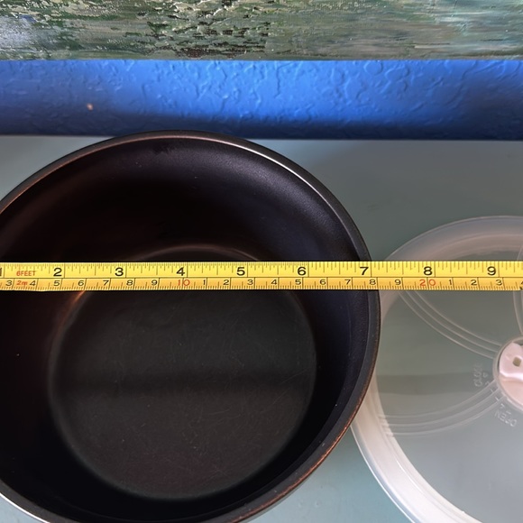 # Asian inspired Black and White Ceramic Food Keeper - Picture 4 of 6